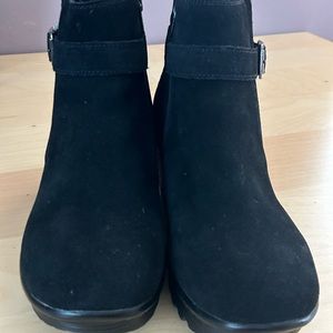 Boots from Sketchers size 9.